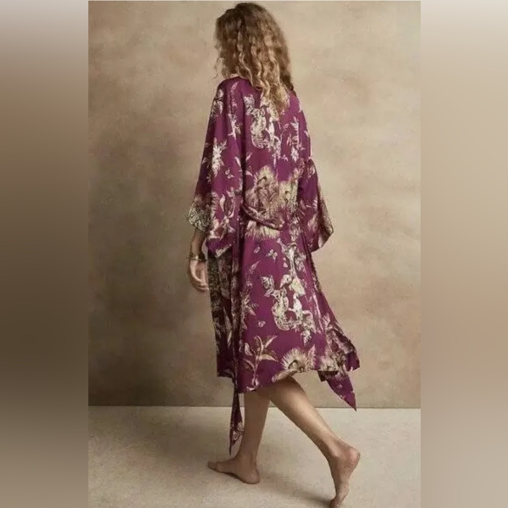 BANANA REPUBLIC medium / large Raspberry Printed Satin Robe - Picture 3 of 4